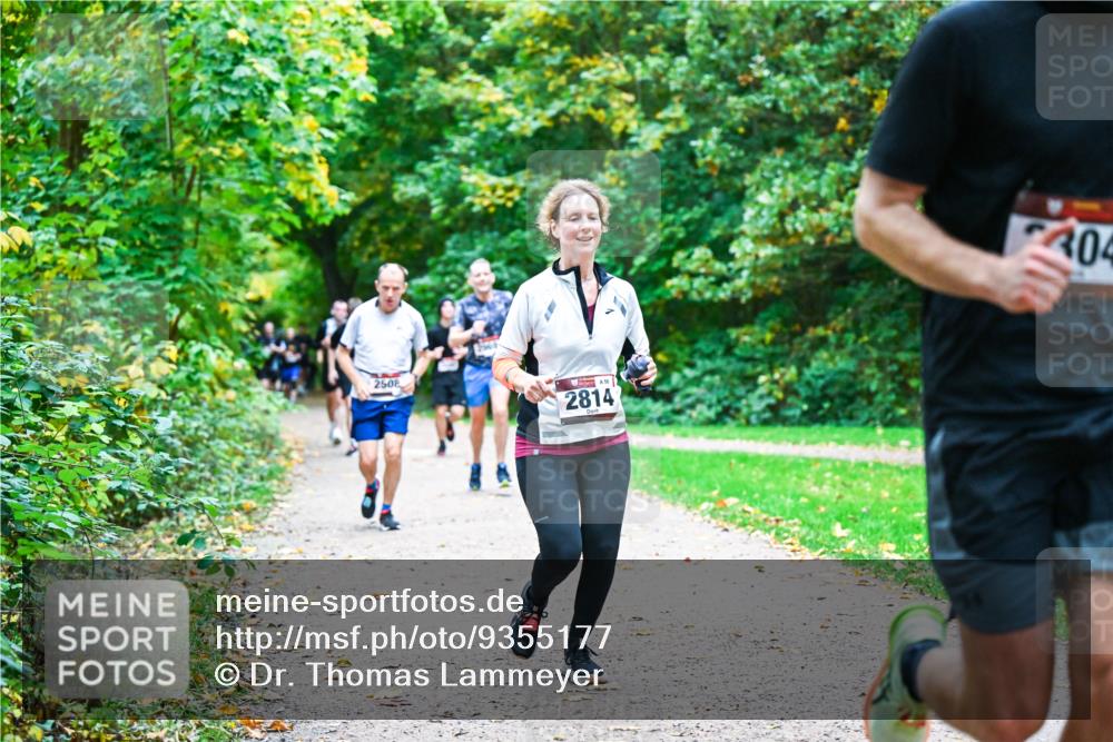 12.10.2025 - Bramfelder Halbmarathon 2025 Dr. Thomas Lammeyer http://msf.ph/oto/9355177 12.10.2025 10:52:55 Laufen 2508, 562, 2814, 304 meine-sportfotos.de