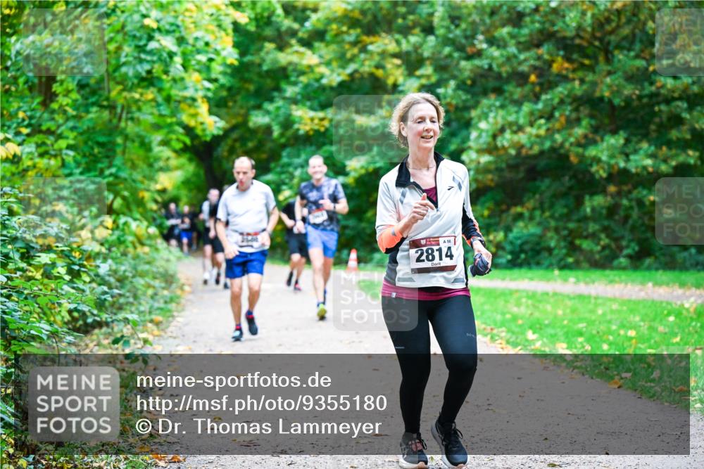 12.10.2025 - Bramfelder Halbmarathon 2025 Dr. Thomas Lammeyer http://msf.ph/oto/9355180 12.10.2025 10:52:55 Laufen 56, 2814 meine-sportfotos.de