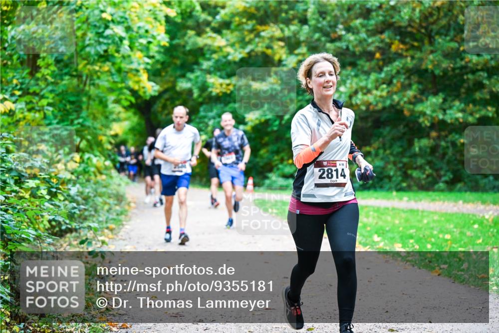 12.10.2025 - Bramfelder Halbmarathon 2025 Dr. Thomas Lammeyer http://msf.ph/oto/9355181 12.10.2025 10:52:55 Laufen 56, 2814 meine-sportfotos.de