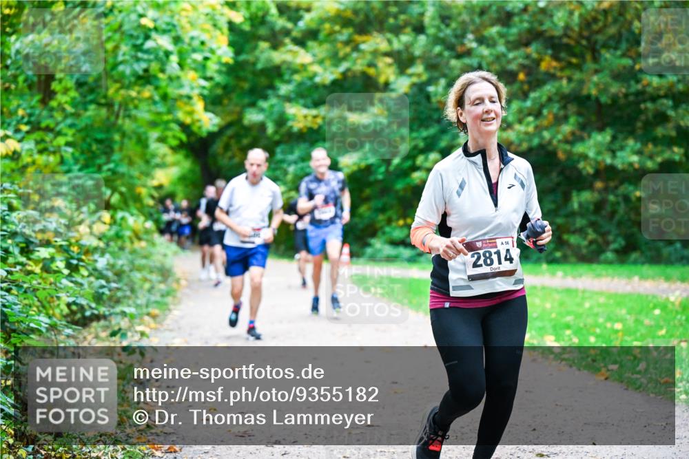 12.10.2025 - Bramfelder Halbmarathon 2025 Dr. Thomas Lammeyer http://msf.ph/oto/9355182 12.10.2025 10:52:56 Laufen 56, 2814 meine-sportfotos.de