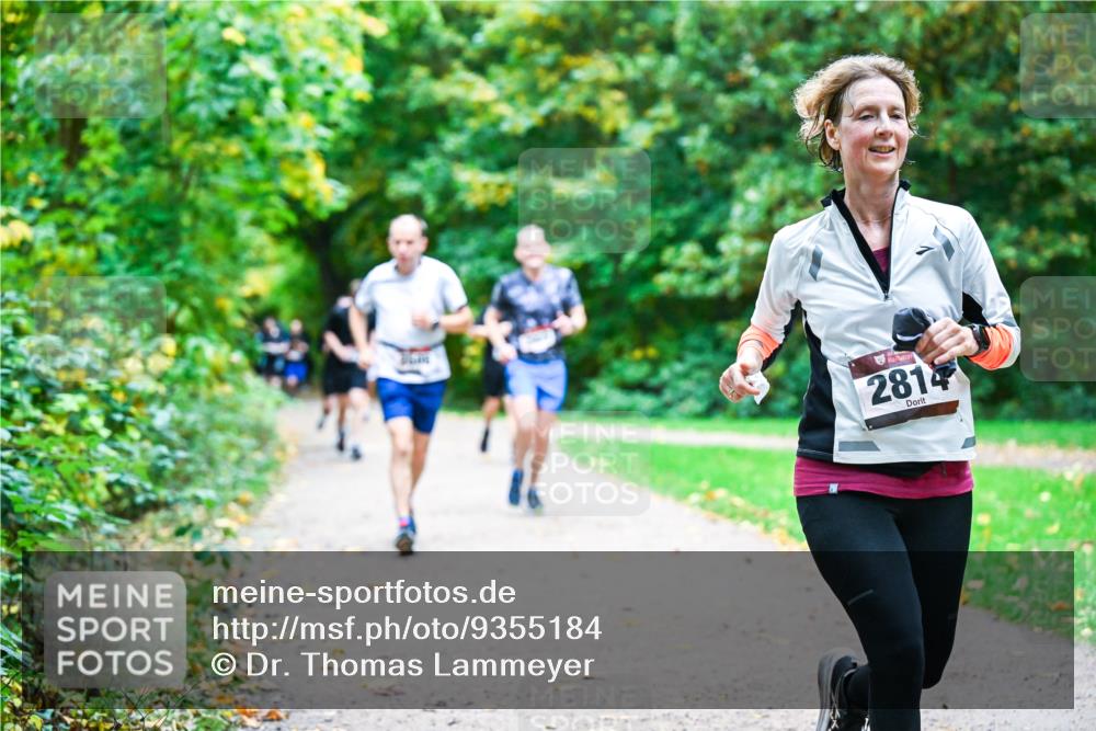 12.10.2025 - Bramfelder Halbmarathon 2025 Dr. Thomas Lammeyer http://msf.ph/oto/9355184 12.10.2025 10:52:56 Laufen 2814 meine-sportfotos.de