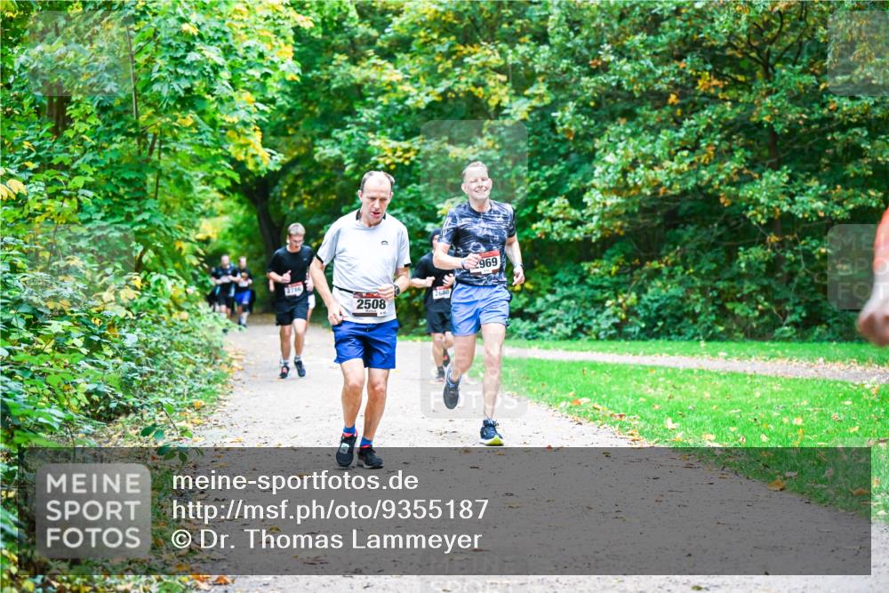 12.10.2025 - Bramfelder Halbmarathon 2025 Dr. Thomas Lammeyer http://msf.ph/oto/9355187 12.10.2025 10:52:56 Laufen 2766, 2508, 3680, 2969 meine-sportfotos.de