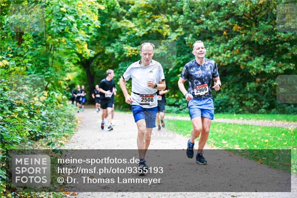 12.10.2025 - Bramfelder Halbmarathon 2025 Dr. Thomas Lammeyer http://msf.ph/oto/9355193 12.10.2025 10:52:57 Laufen 2508, 10, 2969 meine-sportfotos.de