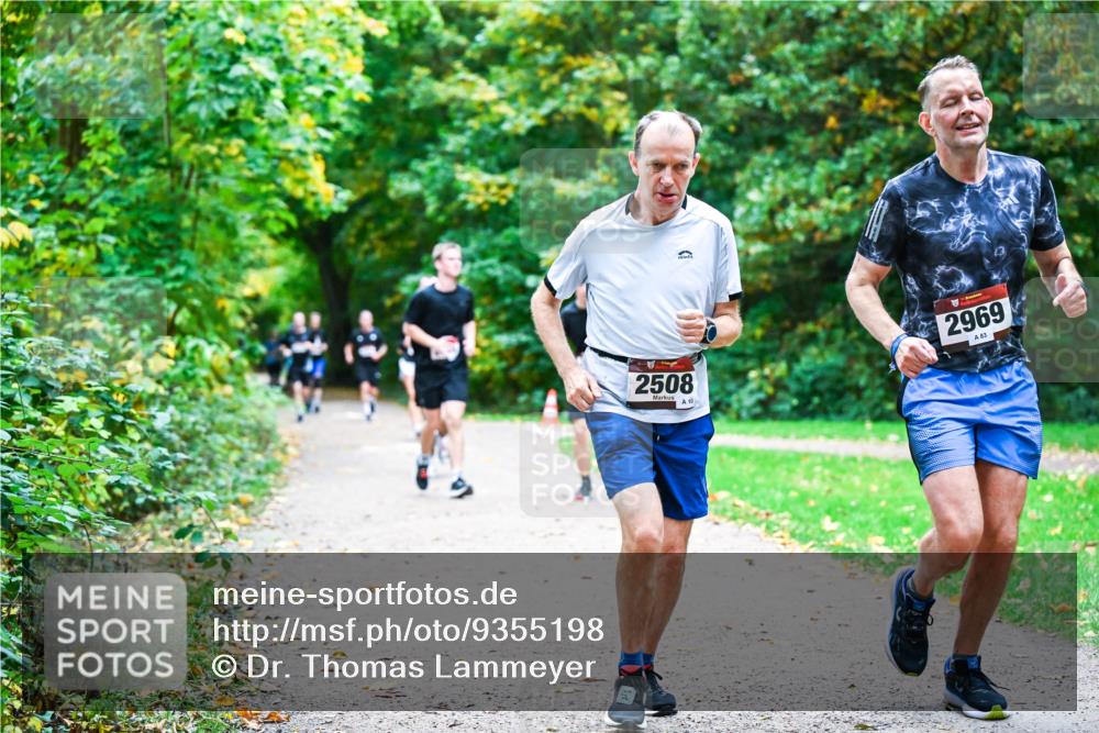 12.10.2025 - Bramfelder Halbmarathon 2025 Dr. Thomas Lammeyer http://msf.ph/oto/9355198 12.10.2025 10:52:58 Laufen 2508, 10, 2969, 83 meine-sportfotos.de