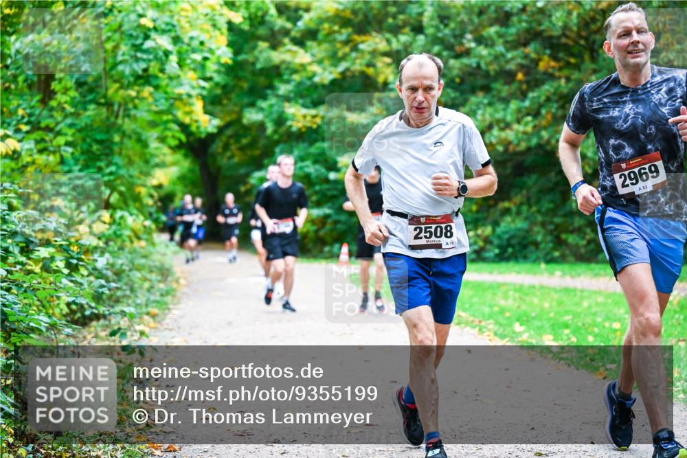 12.10.2025 - Bramfelder Halbmarathon 2025 Dr. Thomas Lammeyer http://msf.ph/oto/9355199 12.10.2025 10:52:58 Laufen 2508, 10, 2969, 83 meine-sportfotos.de