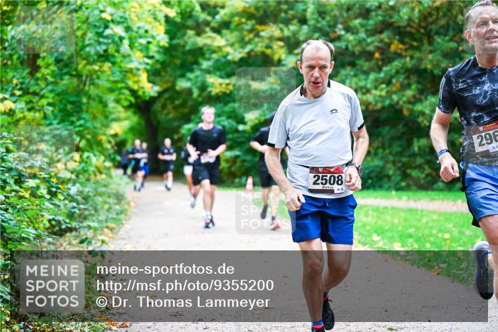 12.10.2025 - Bramfelder Halbmarathon 2025 Dr. Thomas Lammeyer http://msf.ph/oto/9355200 12.10.2025 10:52:58 Laufen 2508, 10, 296, 8 meine-sportfotos.de