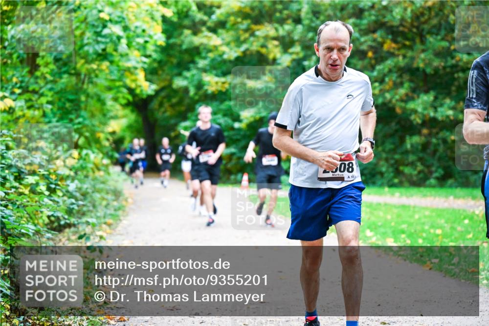 12.10.2025 - Bramfelder Halbmarathon 2025 Dr. Thomas Lammeyer http://msf.ph/oto/9355201 12.10.2025 10:52:58 Laufen 08, 10 meine-sportfotos.de