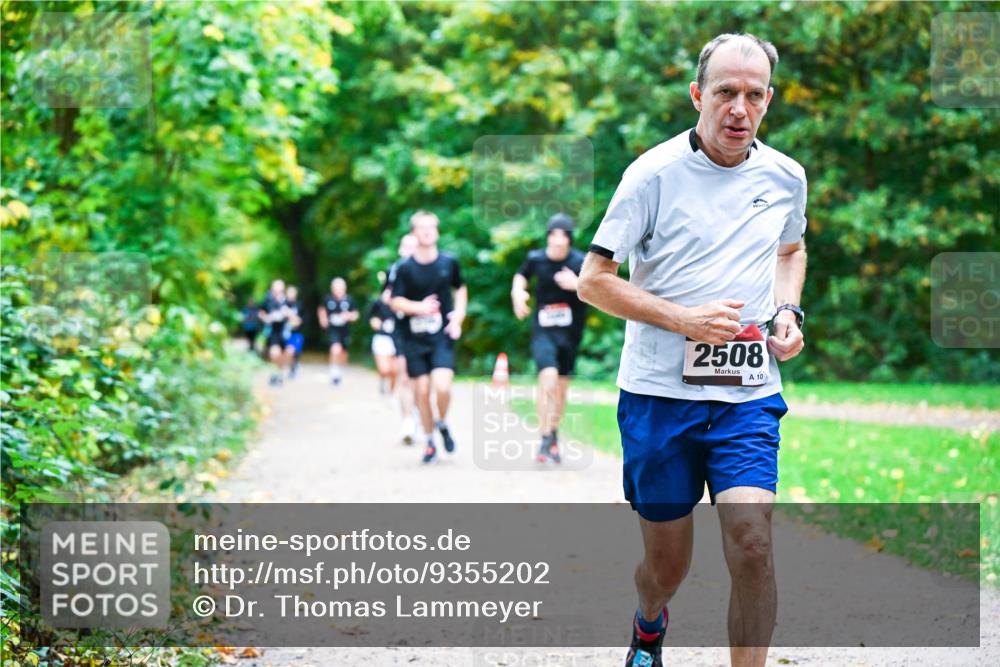 12.10.2025 - Bramfelder Halbmarathon 2025 Dr. Thomas Lammeyer http://msf.ph/oto/9355202 12.10.2025 10:52:58 Laufen 2508, 10 meine-sportfotos.de
