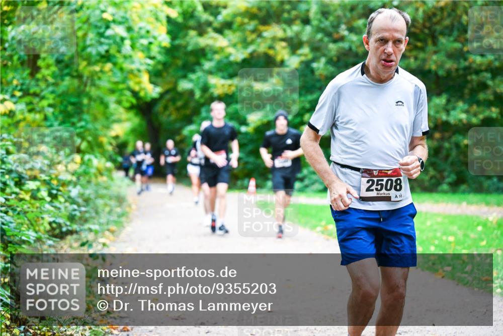 12.10.2025 - Bramfelder Halbmarathon 2025 Dr. Thomas Lammeyer http://msf.ph/oto/9355203 12.10.2025 10:52:59 Laufen 2508, 10 meine-sportfotos.de