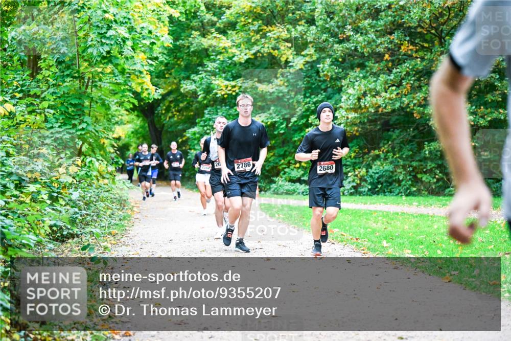 12.10.2025 - Bramfelder Halbmarathon 2025 Dr. Thomas Lammeyer http://msf.ph/oto/9355207 12.10.2025 10:52:59 Laufen 2384, 2786, 2680 meine-sportfotos.de