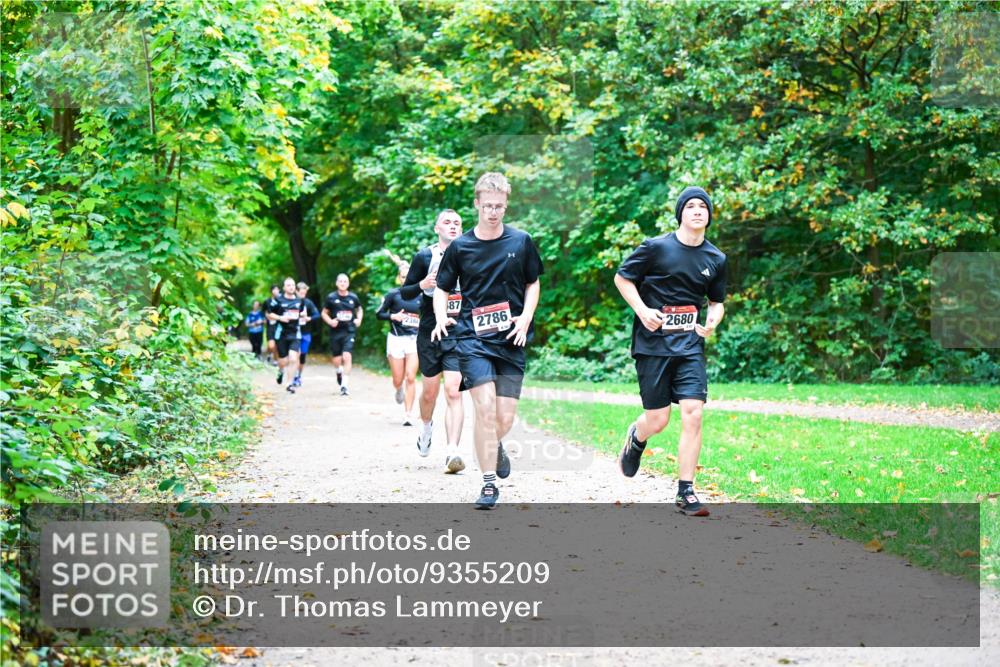 12.10.2025 - Bramfelder Halbmarathon 2025 Dr. Thomas Lammeyer http://msf.ph/oto/9355209 12.10.2025 10:53:00 Laufen 2384, 87, 2786, 2680 meine-sportfotos.de