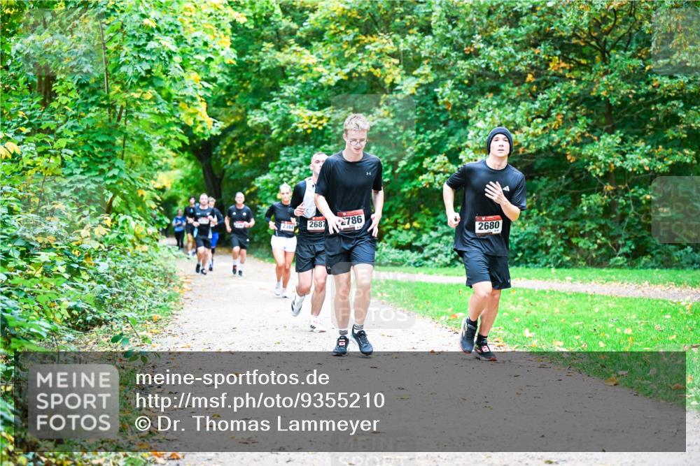 12.10.2025 - Bramfelder Halbmarathon 2025 Dr. Thomas Lammeyer http://msf.ph/oto/9355210 12.10.2025 10:53:00 Laufen 2384, 2687, 2786, 2680 meine-sportfotos.de