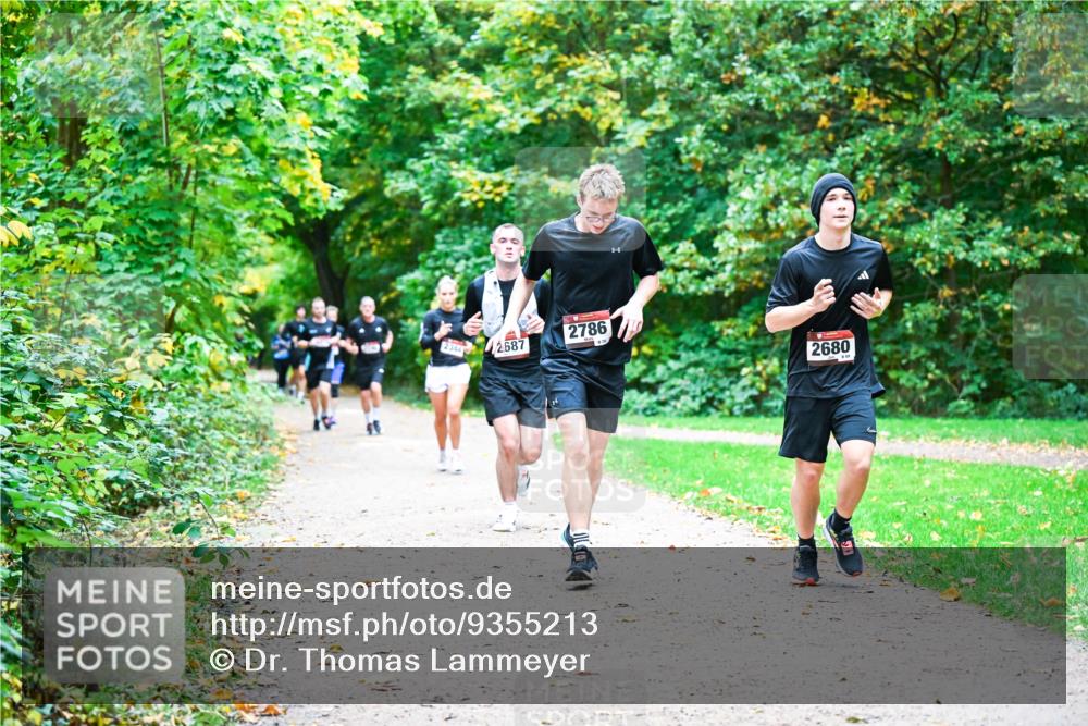 12.10.2025 - Bramfelder Halbmarathon 2025 Dr. Thomas Lammeyer http://msf.ph/oto/9355213 12.10.2025 10:53:00 Laufen 2786, 2384, 2687, 2680 meine-sportfotos.de