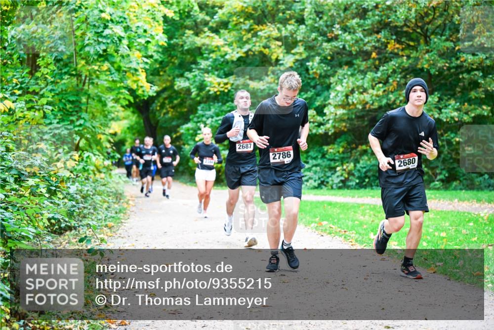 12.10.2025 - Bramfelder Halbmarathon 2025 Dr. Thomas Lammeyer http://msf.ph/oto/9355215 12.10.2025 10:53:00 Laufen 2364, 2687, 2786, 2680 meine-sportfotos.de