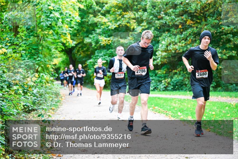12.10.2025 - Bramfelder Halbmarathon 2025 Dr. Thomas Lammeyer http://msf.ph/oto/9355216 12.10.2025 10:53:01 Laufen 2687, 2786, 2680 meine-sportfotos.de