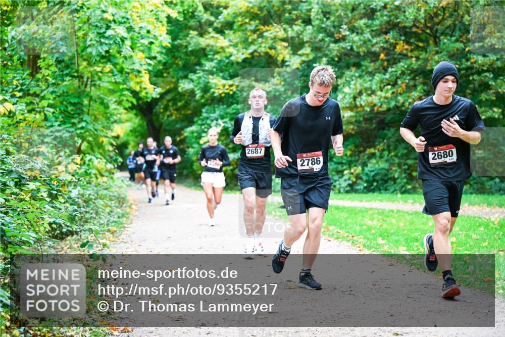 12.10.2025 - Bramfelder Halbmarathon 2025 Dr. Thomas Lammeyer http://msf.ph/oto/9355217 12.10.2025 10:53:01 Laufen 2687, 2786, 2680, 8, 69 meine-sportfotos.de