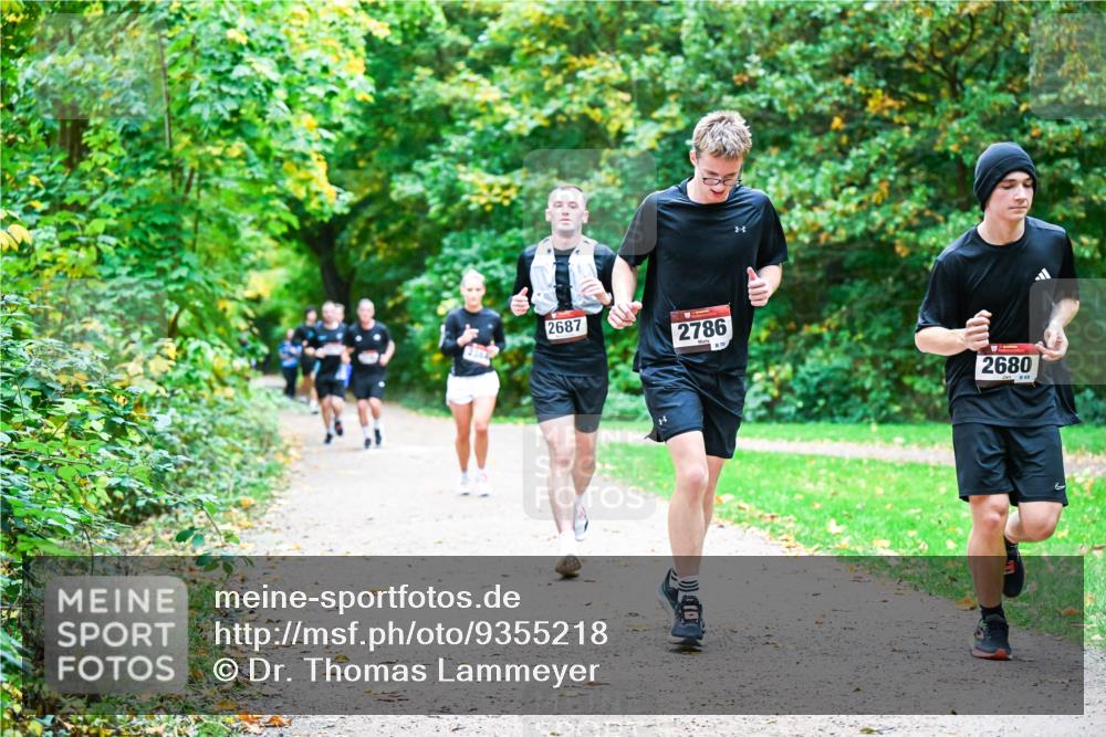 12.10.2025 - Bramfelder Halbmarathon 2025 Dr. Thomas Lammeyer http://msf.ph/oto/9355218 12.10.2025 10:53:01 Laufen 2687, 2786, 2680, 69 meine-sportfotos.de