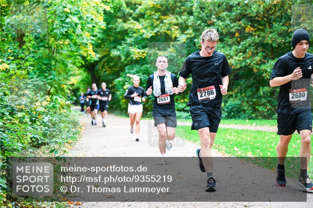 12.10.2025 - Bramfelder Halbmarathon 2025 Dr. Thomas Lammeyer http://msf.ph/oto/9355219 12.10.2025 10:53:01 Laufen 2687, 2786, 70, 2680 meine-sportfotos.de