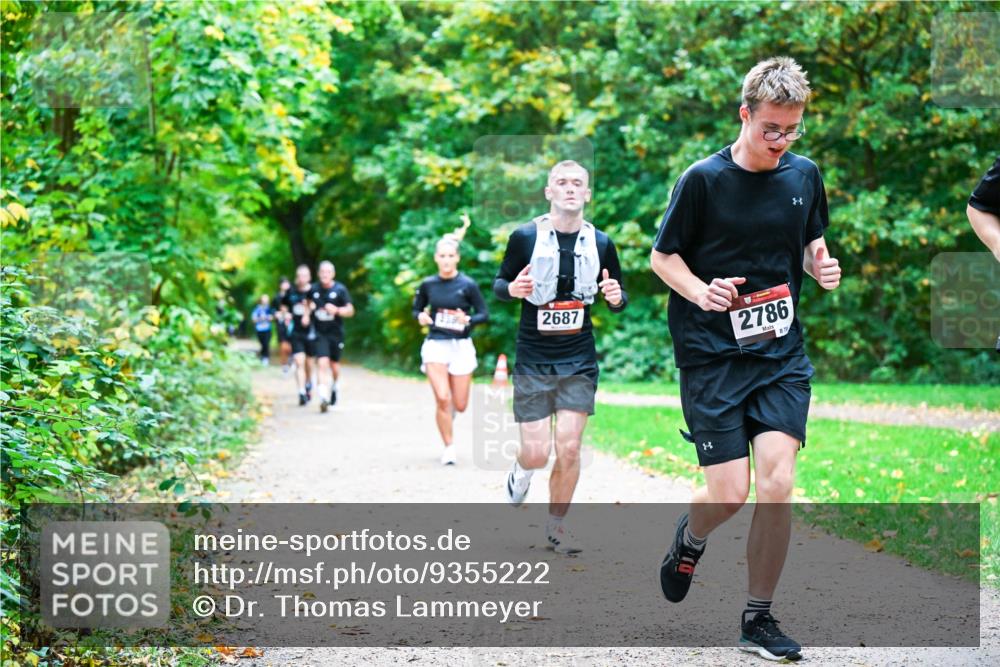 12.10.2025 - Bramfelder Halbmarathon 2025 Dr. Thomas Lammeyer http://msf.ph/oto/9355222 12.10.2025 10:53:01 Laufen 2687, 2786 meine-sportfotos.de