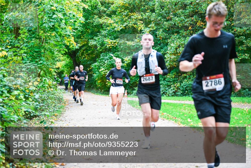 12.10.2025 - Bramfelder Halbmarathon 2025 Dr. Thomas Lammeyer http://msf.ph/oto/9355223 12.10.2025 10:53:02 Laufen 2246, 2384, 2687, 2786 meine-sportfotos.de
