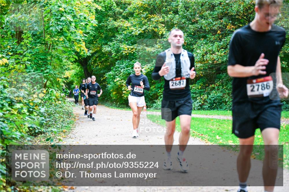 12.10.2025 - Bramfelder Halbmarathon 2025 Dr. Thomas Lammeyer http://msf.ph/oto/9355224 12.10.2025 10:53:02 Laufen 2687, 2384, 2246, 2786 meine-sportfotos.de