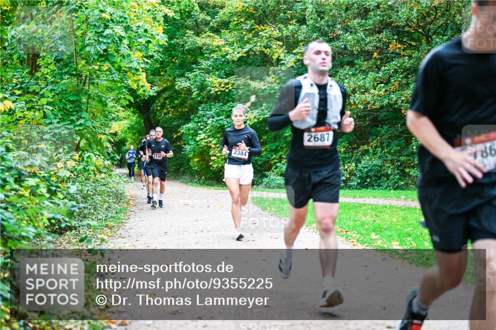 12.10.2025 - Bramfelder Halbmarathon 2025 Dr. Thomas Lammeyer http://msf.ph/oto/9355225 12.10.2025 10:53:02 Laufen 2384, 2246, 2687, 786 meine-sportfotos.de