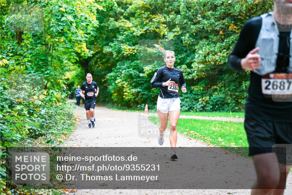 12.10.2025 - Bramfelder Halbmarathon 2025 Dr. Thomas Lammeyer http://msf.ph/oto/9355231 12.10.2025 10:53:03 Laufen 2246, 2687, 2384 meine-sportfotos.de