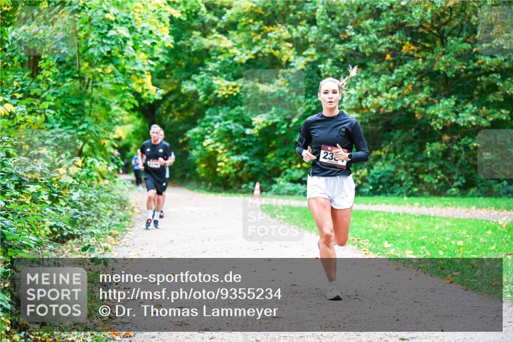 12.10.2025 - Bramfelder Halbmarathon 2025 Dr. Thomas Lammeyer http://msf.ph/oto/9355234 12.10.2025 10:53:03 Laufen 23 meine-sportfotos.de