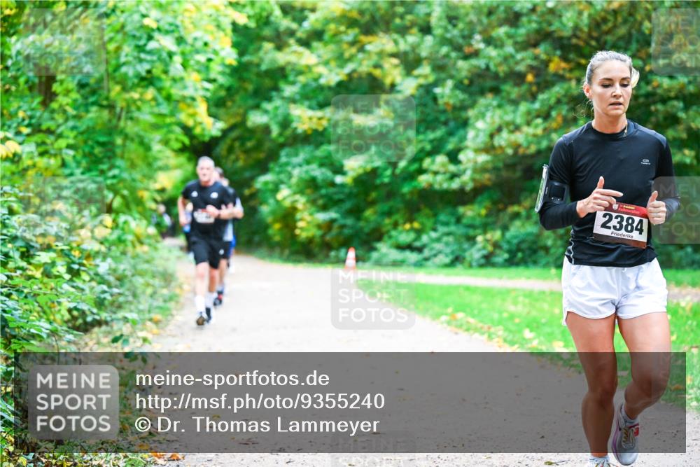 12.10.2025 - Bramfelder Halbmarathon 2025 Dr. Thomas Lammeyer http://msf.ph/oto/9355240 12.10.2025 10:53:04 Laufen 2384 meine-sportfotos.de