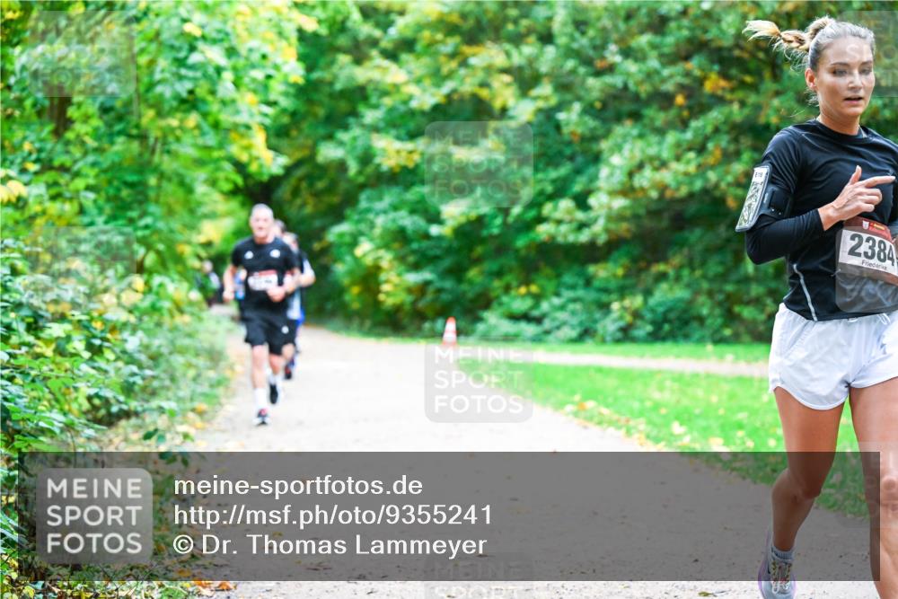 12.10.2025 - Bramfelder Halbmarathon 2025 Dr. Thomas Lammeyer http://msf.ph/oto/9355241 12.10.2025 10:53:04 Laufen 2384 meine-sportfotos.de
