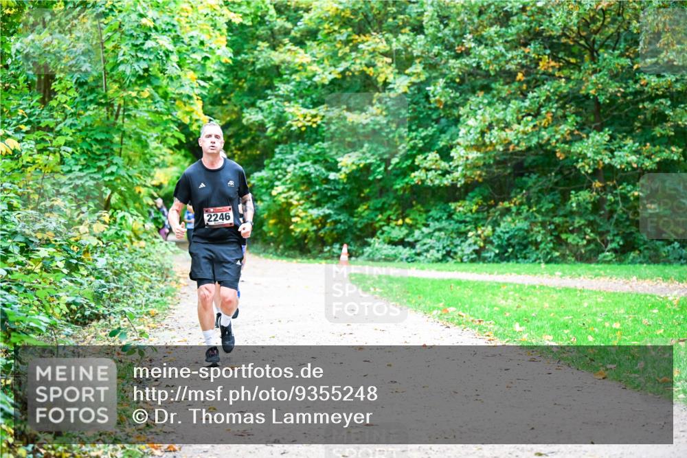 12.10.2025 - Bramfelder Halbmarathon 2025 Dr. Thomas Lammeyer http://msf.ph/oto/9355248 12.10.2025 10:53:06 Laufen 2246 meine-sportfotos.de