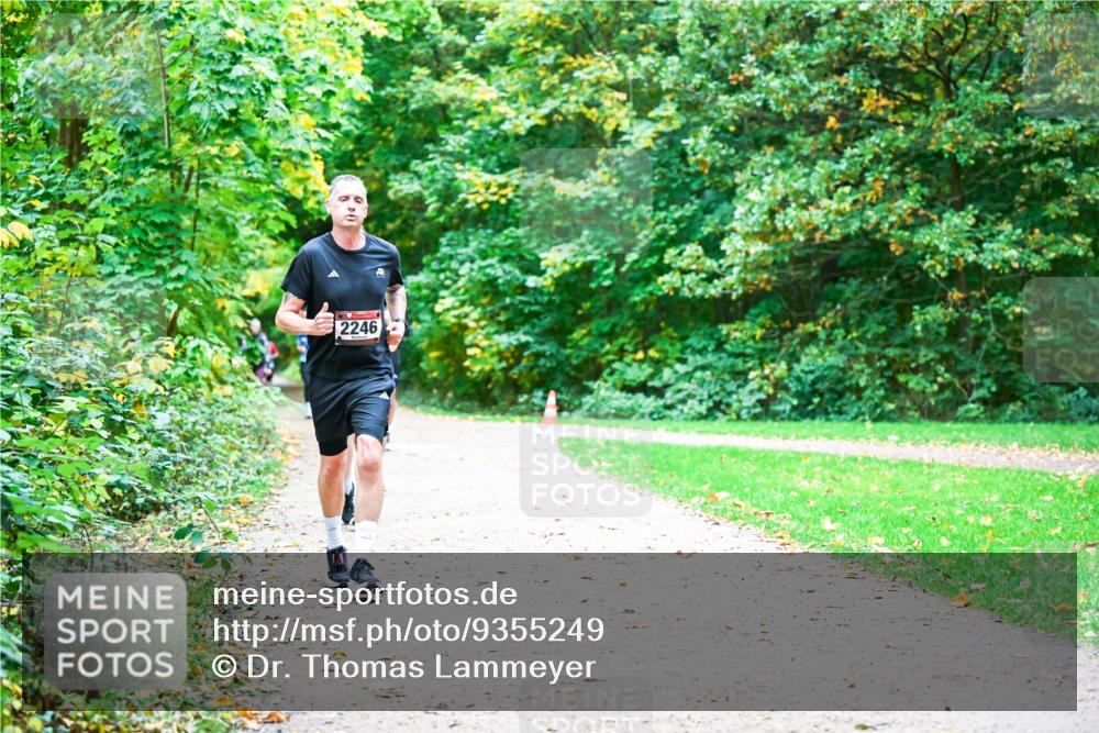 12.10.2025 - Bramfelder Halbmarathon 2025 Dr. Thomas Lammeyer http://msf.ph/oto/9355249 12.10.2025 10:53:06 Laufen 2246 meine-sportfotos.de