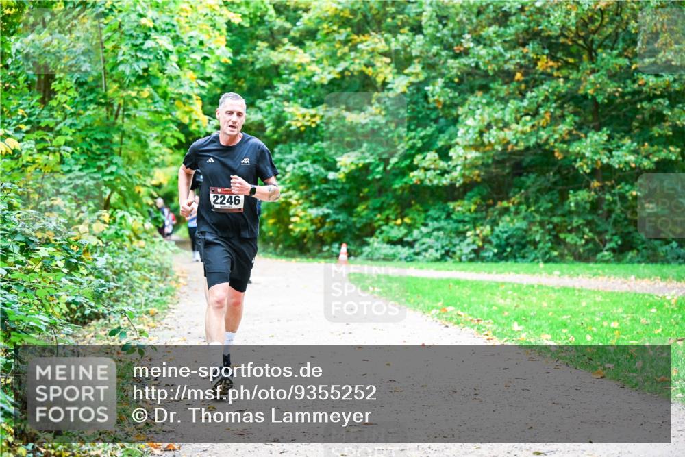12.10.2025 - Bramfelder Halbmarathon 2025 Dr. Thomas Lammeyer http://msf.ph/oto/9355252 12.10.2025 10:53:06 Laufen 2246 meine-sportfotos.de