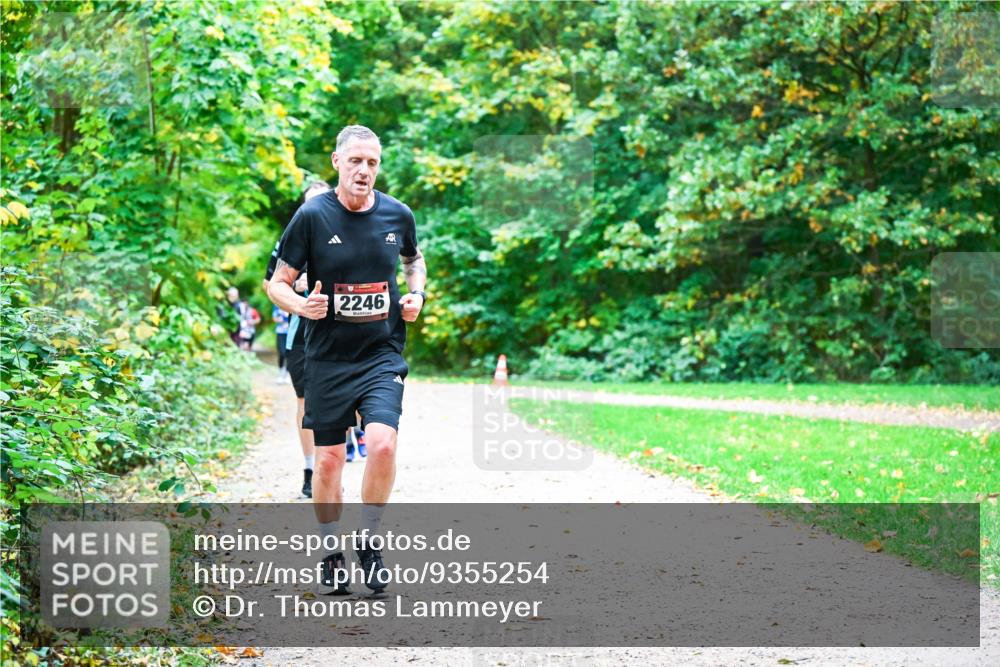 12.10.2025 - Bramfelder Halbmarathon 2025 Dr. Thomas Lammeyer http://msf.ph/oto/9355254 12.10.2025 10:53:07 Laufen 2246 meine-sportfotos.de