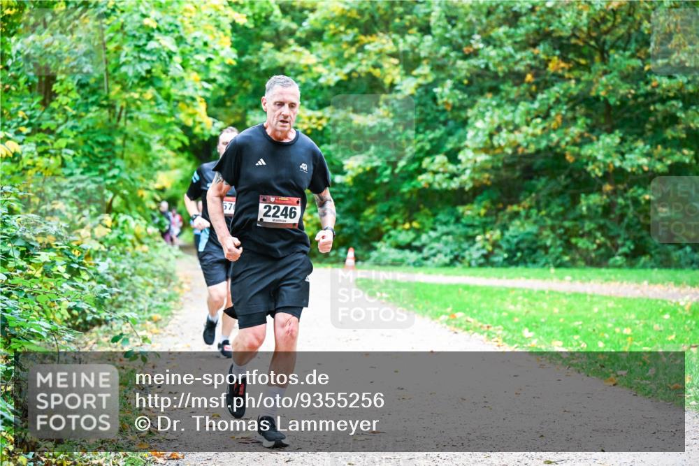 12.10.2025 - Bramfelder Halbmarathon 2025 Dr. Thomas Lammeyer http://msf.ph/oto/9355256 12.10.2025 10:53:07 Laufen 570, 2246 meine-sportfotos.de
