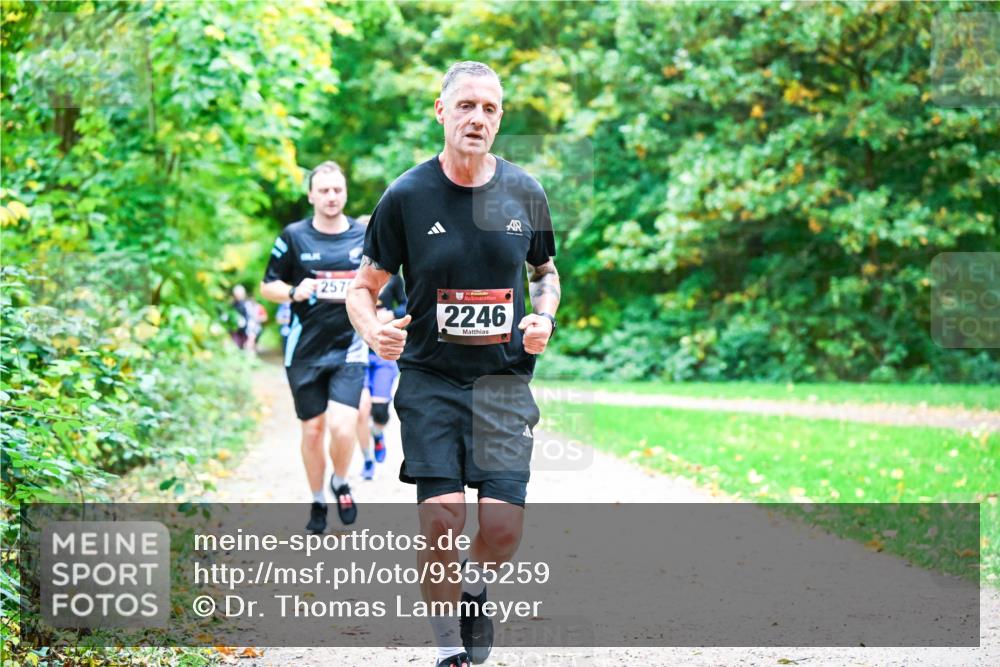 12.10.2025 - Bramfelder Halbmarathon 2025 Dr. Thomas Lammeyer http://msf.ph/oto/9355259 12.10.2025 10:53:07 Laufen 257, 34, 2246 meine-sportfotos.de