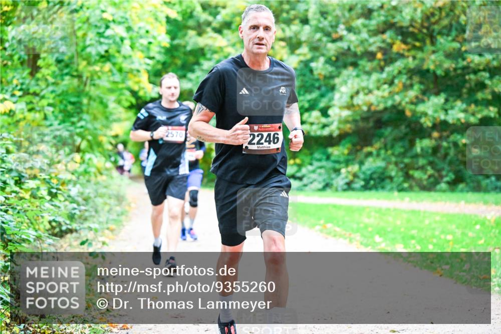 12.10.2025 - Bramfelder Halbmarathon 2025 Dr. Thomas Lammeyer http://msf.ph/oto/9355260 12.10.2025 10:53:08 Laufen 2570, 2246 meine-sportfotos.de