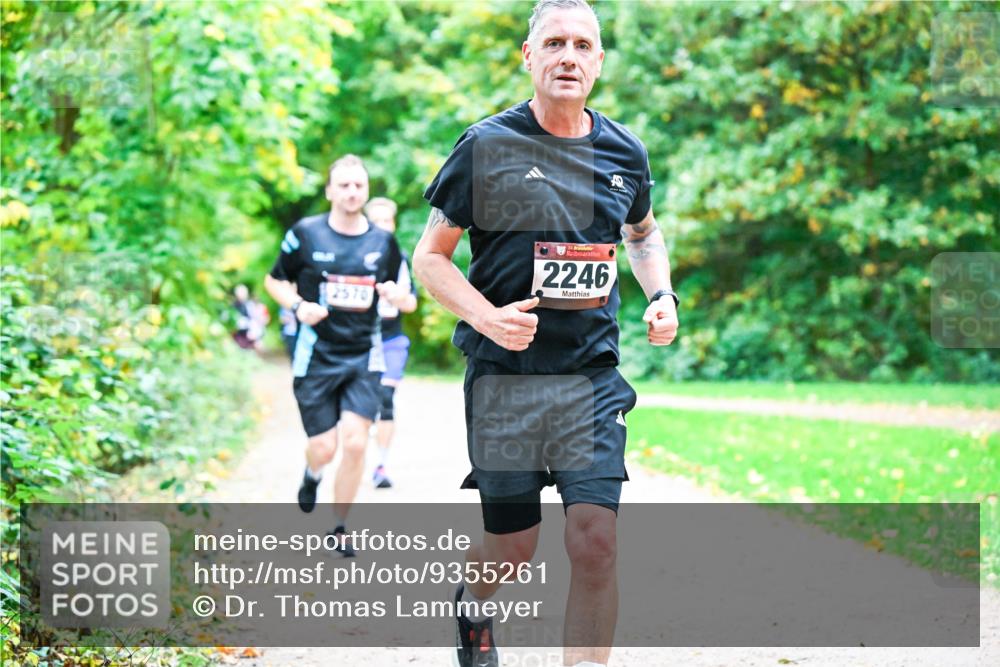12.10.2025 - Bramfelder Halbmarathon 2025 Dr. Thomas Lammeyer http://msf.ph/oto/9355261 12.10.2025 10:53:08 Laufen 2570, 34, 2246 meine-sportfotos.de