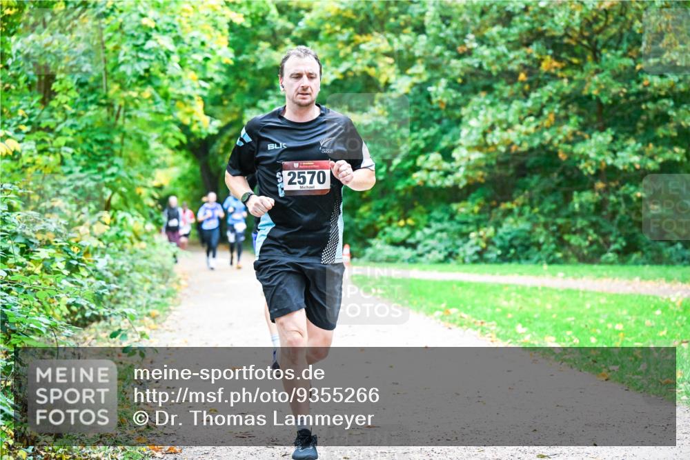 12.10.2025 - Bramfelder Halbmarathon 2025 Dr. Thomas Lammeyer http://msf.ph/oto/9355266 12.10.2025 10:53:09 Laufen 2570 meine-sportfotos.de