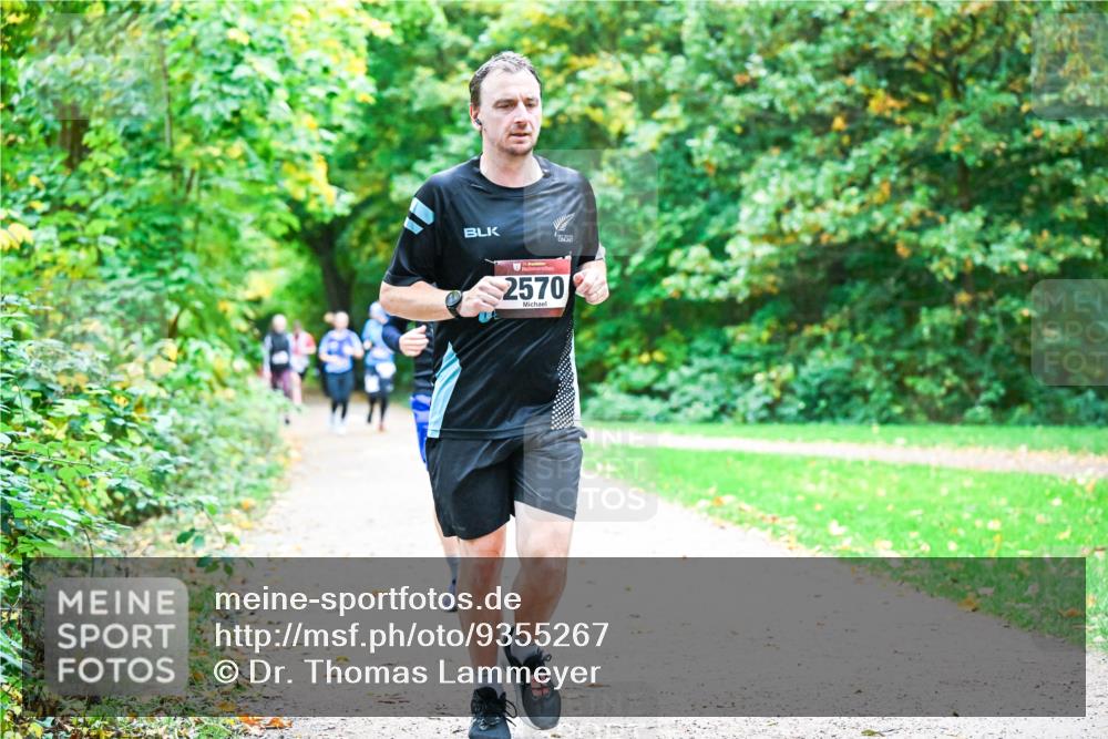 12.10.2025 - Bramfelder Halbmarathon 2025 Dr. Thomas Lammeyer http://msf.ph/oto/9355267 12.10.2025 10:53:09 Laufen 2570 meine-sportfotos.de