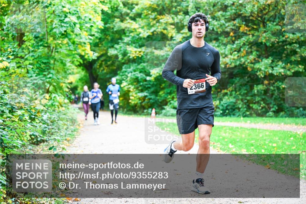 12.10.2025 - Bramfelder Halbmarathon 2025 Dr. Thomas Lammeyer http://msf.ph/oto/9355283 12.10.2025 10:53:12 Laufen 2366, 133, 7 meine-sportfotos.de