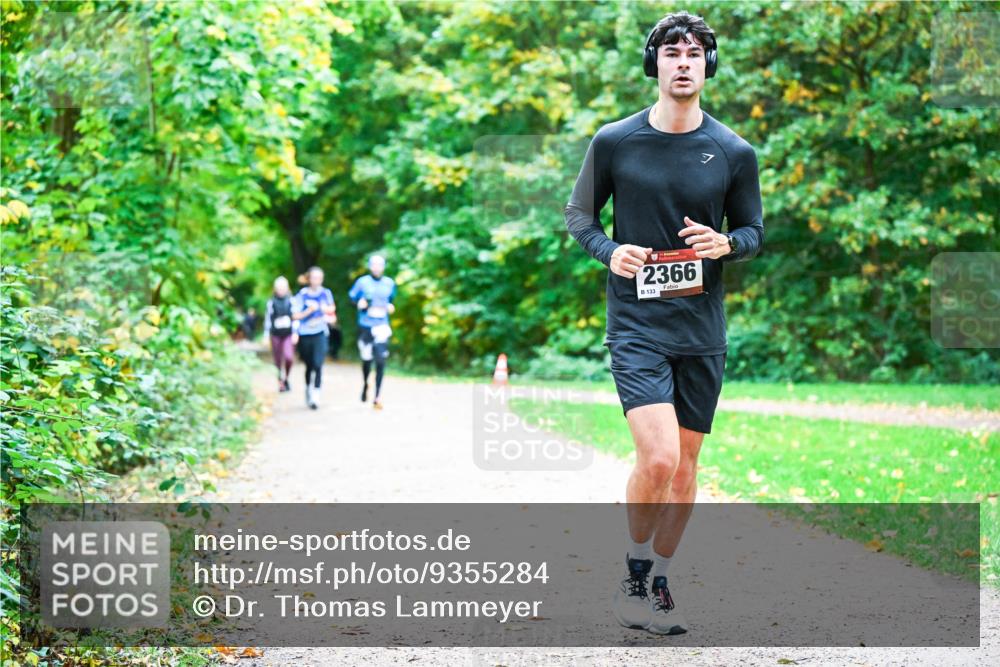 12.10.2025 - Bramfelder Halbmarathon 2025 Dr. Thomas Lammeyer http://msf.ph/oto/9355284 12.10.2025 10:53:12 Laufen 2366, 133 meine-sportfotos.de