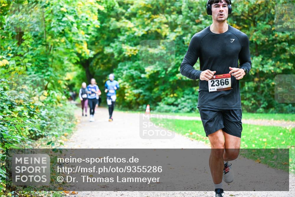 12.10.2025 - Bramfelder Halbmarathon 2025 Dr. Thomas Lammeyer http://msf.ph/oto/9355286 12.10.2025 10:53:12 Laufen 2366, 133 meine-sportfotos.de