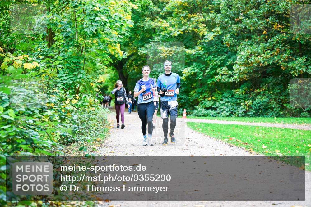12.10.2025 - Bramfelder Halbmarathon 2025 Dr. Thomas Lammeyer http://msf.ph/oto/9355290 12.10.2025 10:53:17 Laufen 2151, 2127, 2125 meine-sportfotos.de