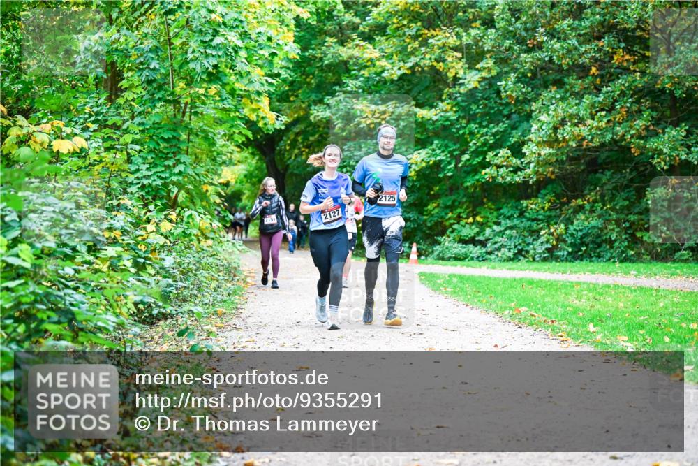 12.10.2025 - Bramfelder Halbmarathon 2025 Dr. Thomas Lammeyer http://msf.ph/oto/9355291 12.10.2025 10:53:17 Laufen 2151, 2127, 2125 meine-sportfotos.de