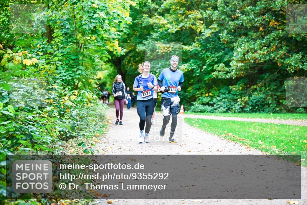 12.10.2025 - Bramfelder Halbmarathon 2025 Dr. Thomas Lammeyer http://msf.ph/oto/9355292 12.10.2025 10:53:17 Laufen 2127, 2125 meine-sportfotos.de