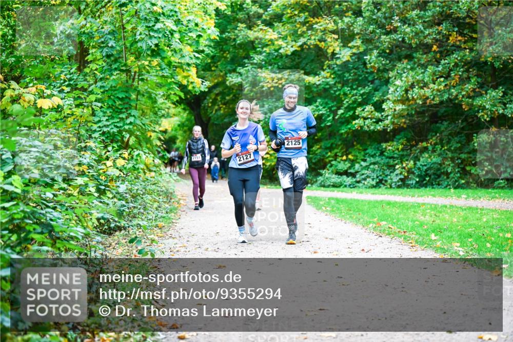 12.10.2025 - Bramfelder Halbmarathon 2025 Dr. Thomas Lammeyer http://msf.ph/oto/9355294 12.10.2025 10:53:17 Laufen 2151, 2127, 2125 meine-sportfotos.de