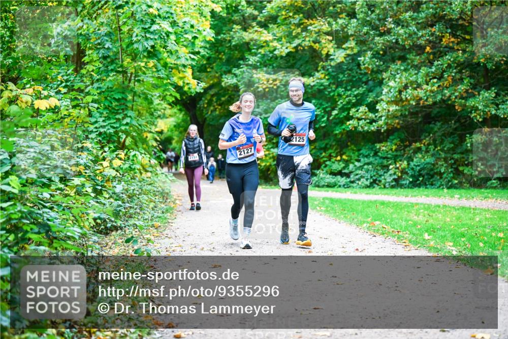 12.10.2025 - Bramfelder Halbmarathon 2025 Dr. Thomas Lammeyer http://msf.ph/oto/9355296 12.10.2025 10:53:17 Laufen 2151, 2127, 2125 meine-sportfotos.de