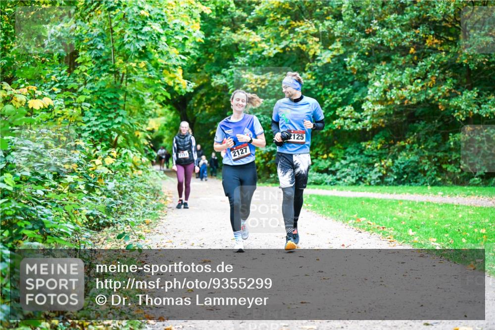 12.10.2025 - Bramfelder Halbmarathon 2025 Dr. Thomas Lammeyer http://msf.ph/oto/9355299 12.10.2025 10:53:18 Laufen 2151, 2127, 2125 meine-sportfotos.de
