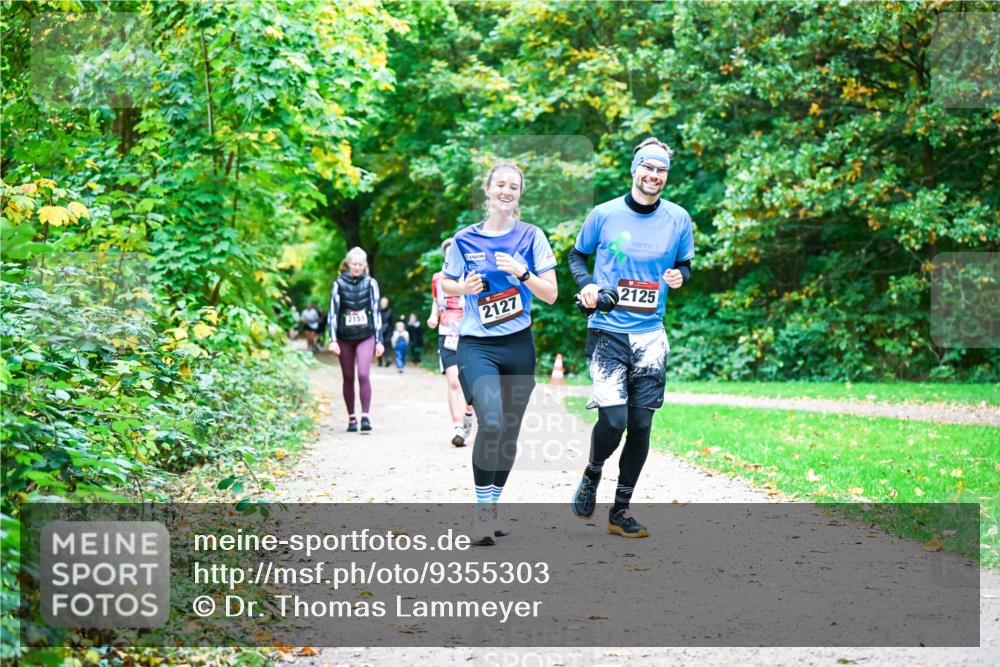 12.10.2025 - Bramfelder Halbmarathon 2025 Dr. Thomas Lammeyer http://msf.ph/oto/9355303 12.10.2025 10:53:18 Laufen 2151, 2127, 2125 meine-sportfotos.de